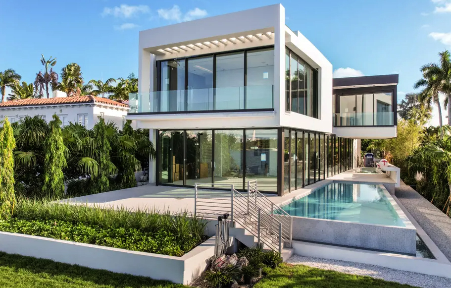 Ultra-luxury-waterfront-home-in-South-Florida