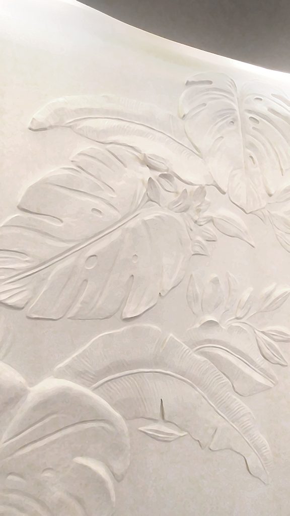 bas-relief-sculpture-plaster-color-dreamers