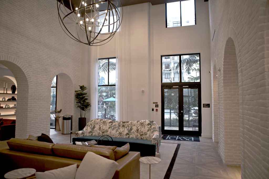 color-dreamers-leksa-apartments-lobby-mural