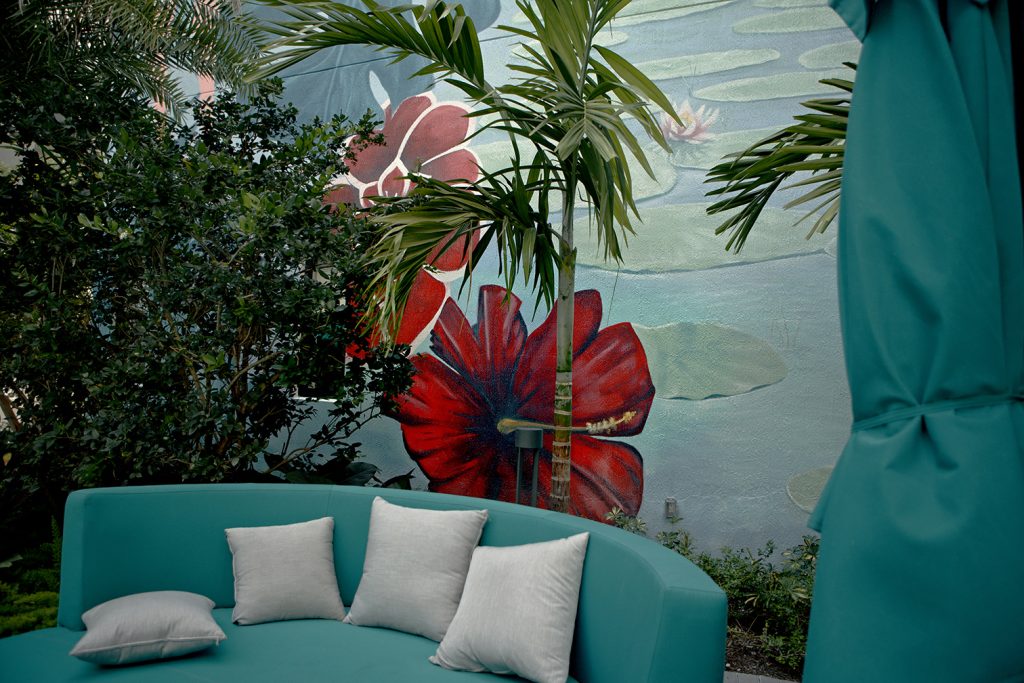 color-dreamers-red-flower-mural-doral